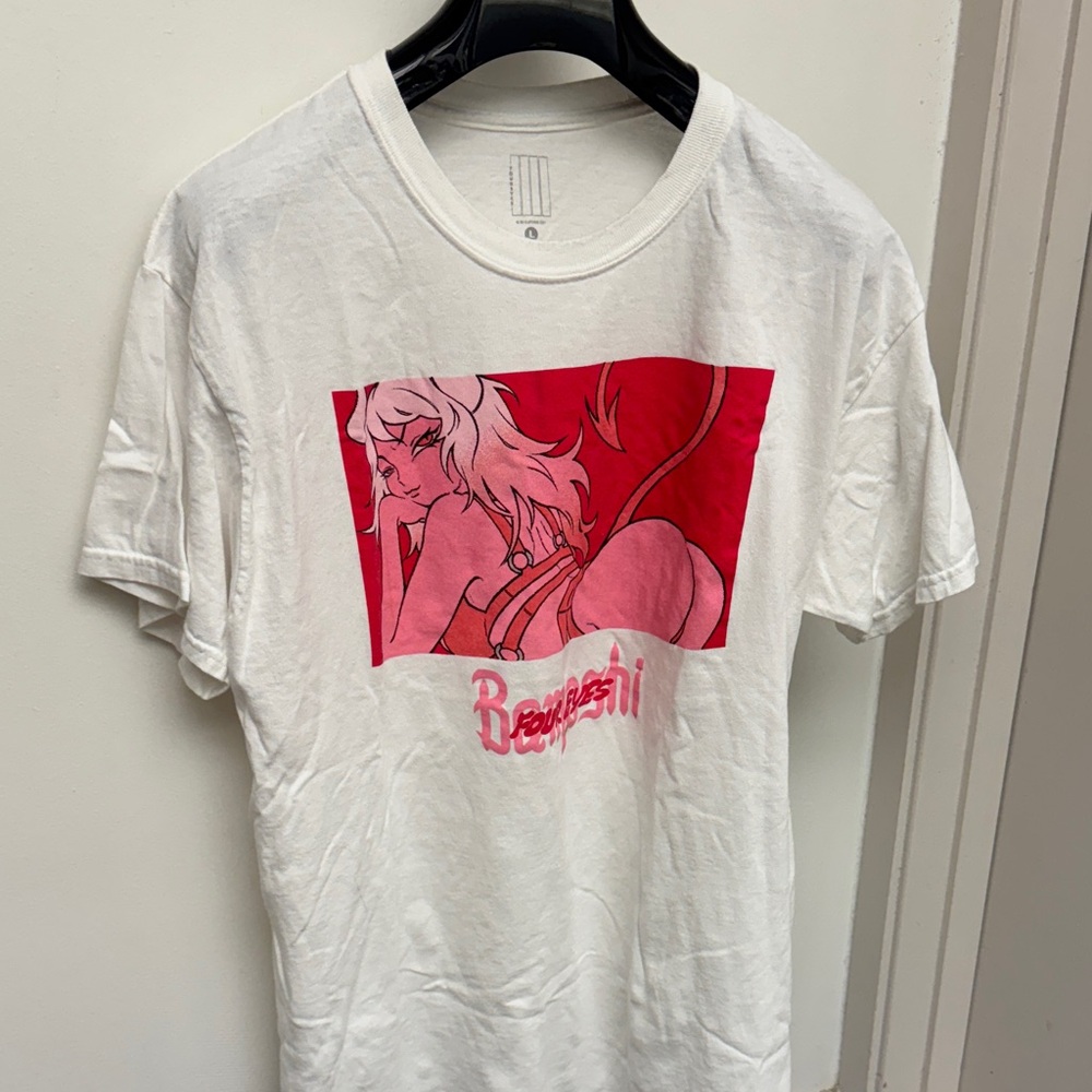 Four eyes White Graphic T-Shirt with Red Design (used once )